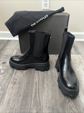 The Kooples Platform Chelsea Boots Black Lug Sole Leather Boots Size 39 | US 8